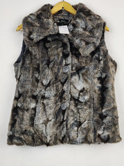Buy online pre-used pre-loved 100% authentic & Original branded Marks & Spencer (JKT-1522) available in Pakistan. Top international brands avilable.