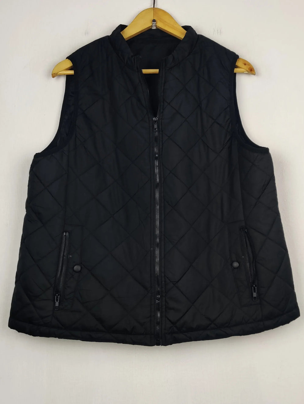 Buy online pre-used pre-loved 100% authentic & Original branded Unknown Brand (JKT-1528) available in Pakistan. Top international brands avilable.