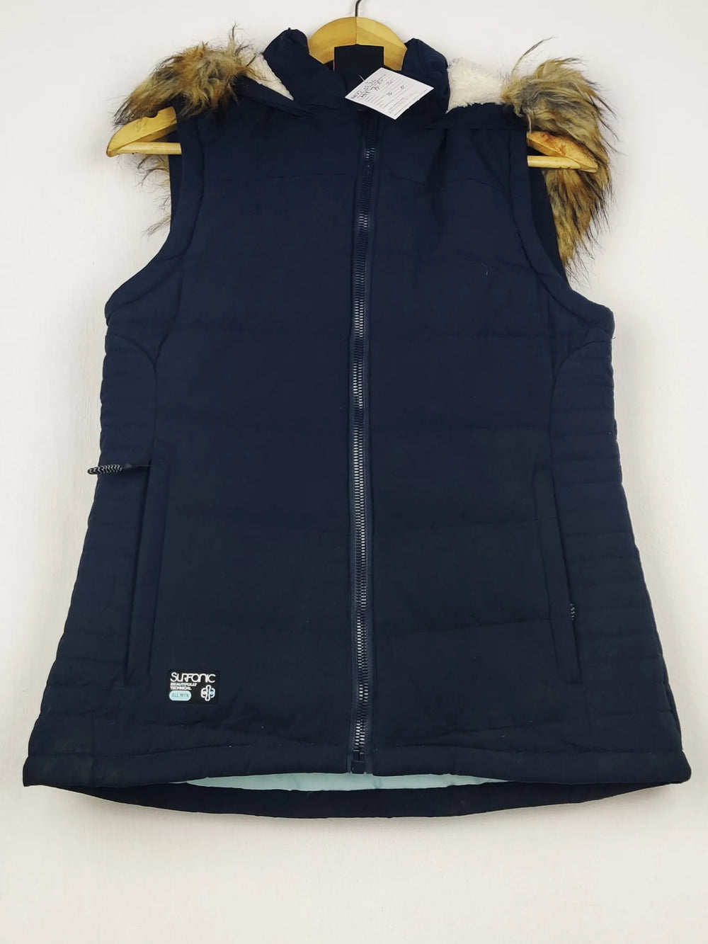 Buy online pre-used pre-loved 100% authentic & Original branded Surfanic (JKT-1536) available in Pakistan. Top international brands avilable.