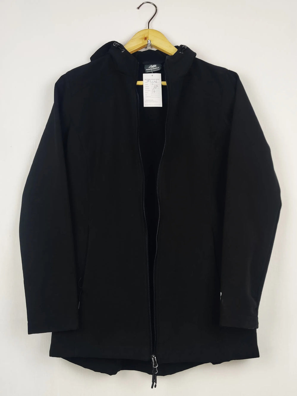 Buy online pre-used pre-loved 100% authentic & Original branded Newbalance (JKT-1548) available in Pakistan. Top international brands avilable.