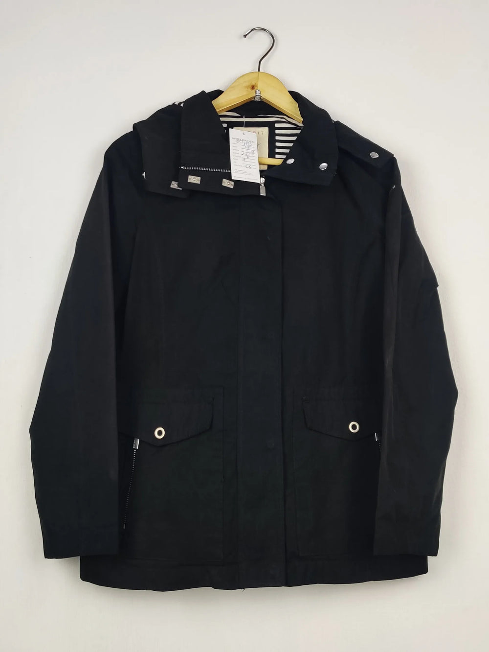 Buy online pre-used pre-loved 100% authentic & Original branded Esprit (JKT-1553) available in Pakistan. Top international brands avilable.
