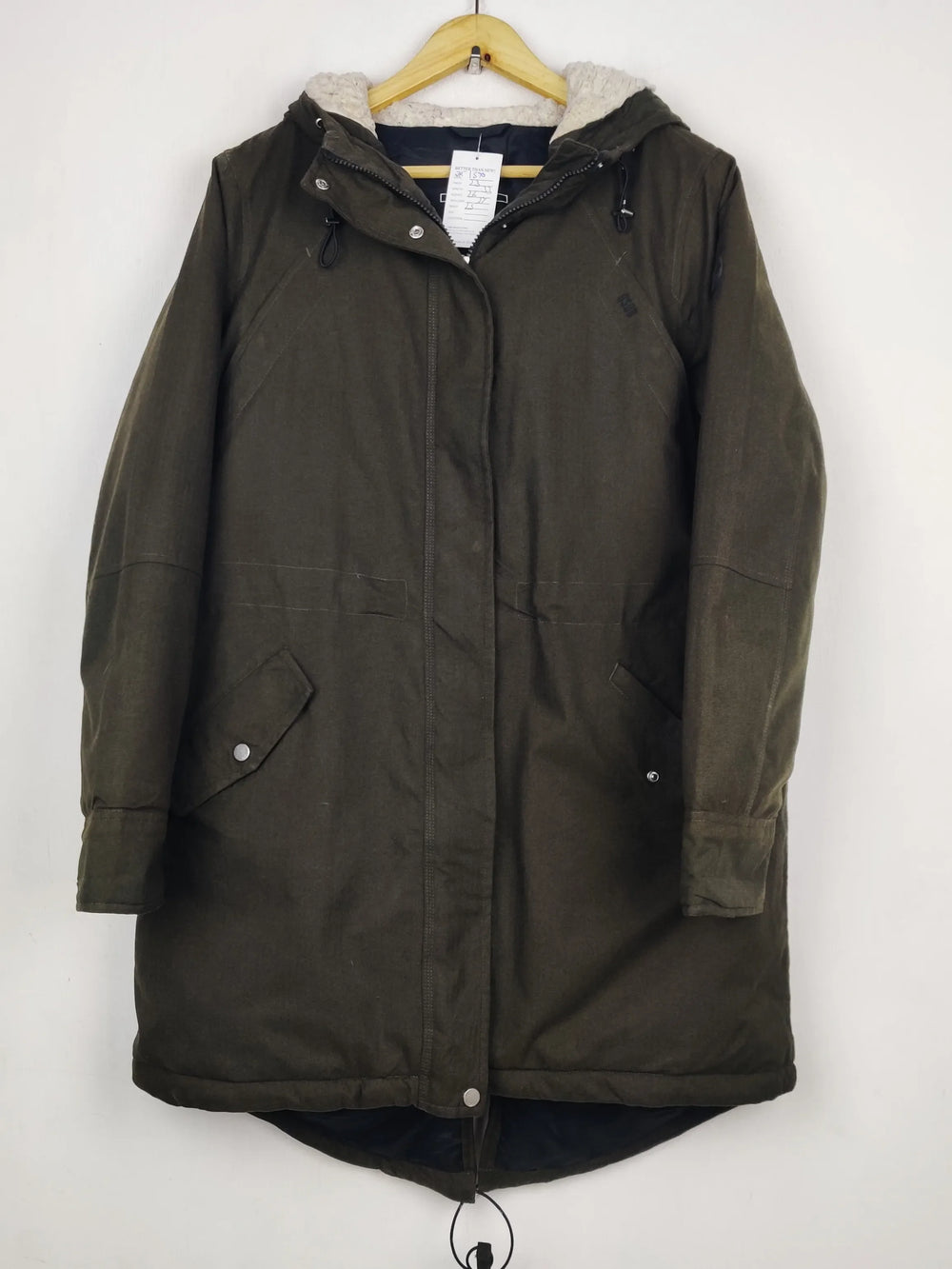 Buy online pre-used pre-loved 100% authentic & Original branded Q&Sdb (JKT-1570) available in Pakistan. Top international brands avilable.