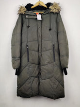 Buy online pre-used pre-loved 100% authentic & Original branded Primark (JKT-1611) available in Pakistan. Top international brands avilable.