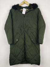 Buy online pre-used pre-loved 100% authentic & Original branded George (JKT-1626) available in Pakistan. Top international brands avilable.