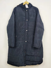 Buy online pre-used pre-loved 100% authentic & Original branded Spindle (JKT-1632) available in Pakistan. Top international brands avilable.