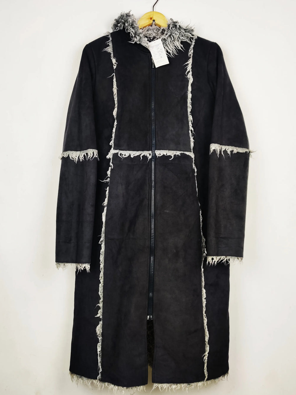 Buy online pre-used pre-loved 100% authentic & Original branded Unknown Brand (JKT-1689) available in Pakistan. Top international brands avilable.