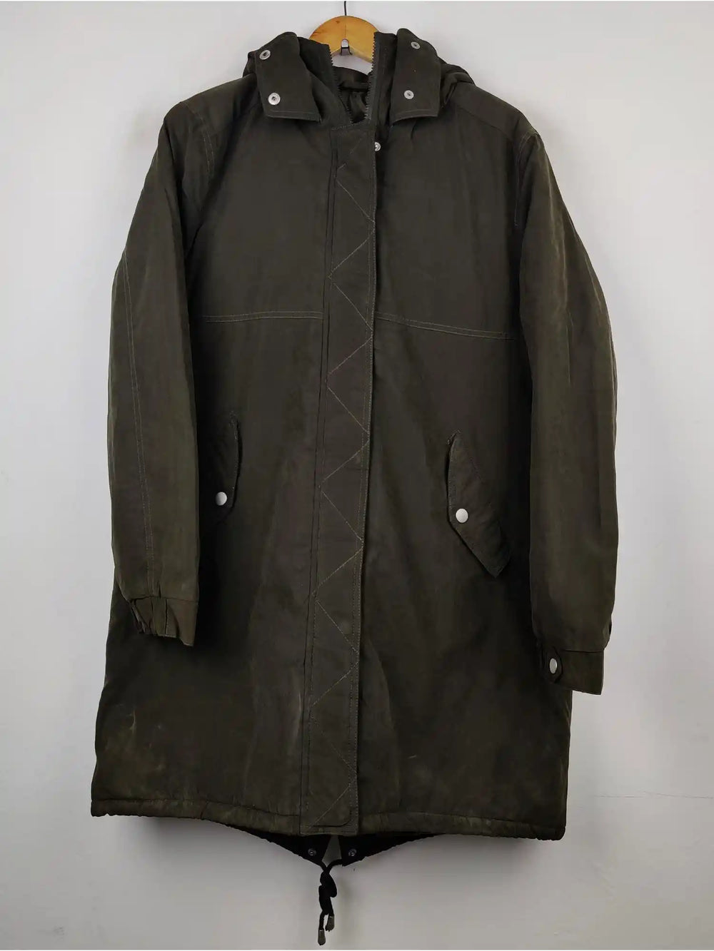 Buy online pre-used pre-loved 100% authentic & Original branded Forever 21 (JKT-375) available in Pakistan. Top international brands avilable.