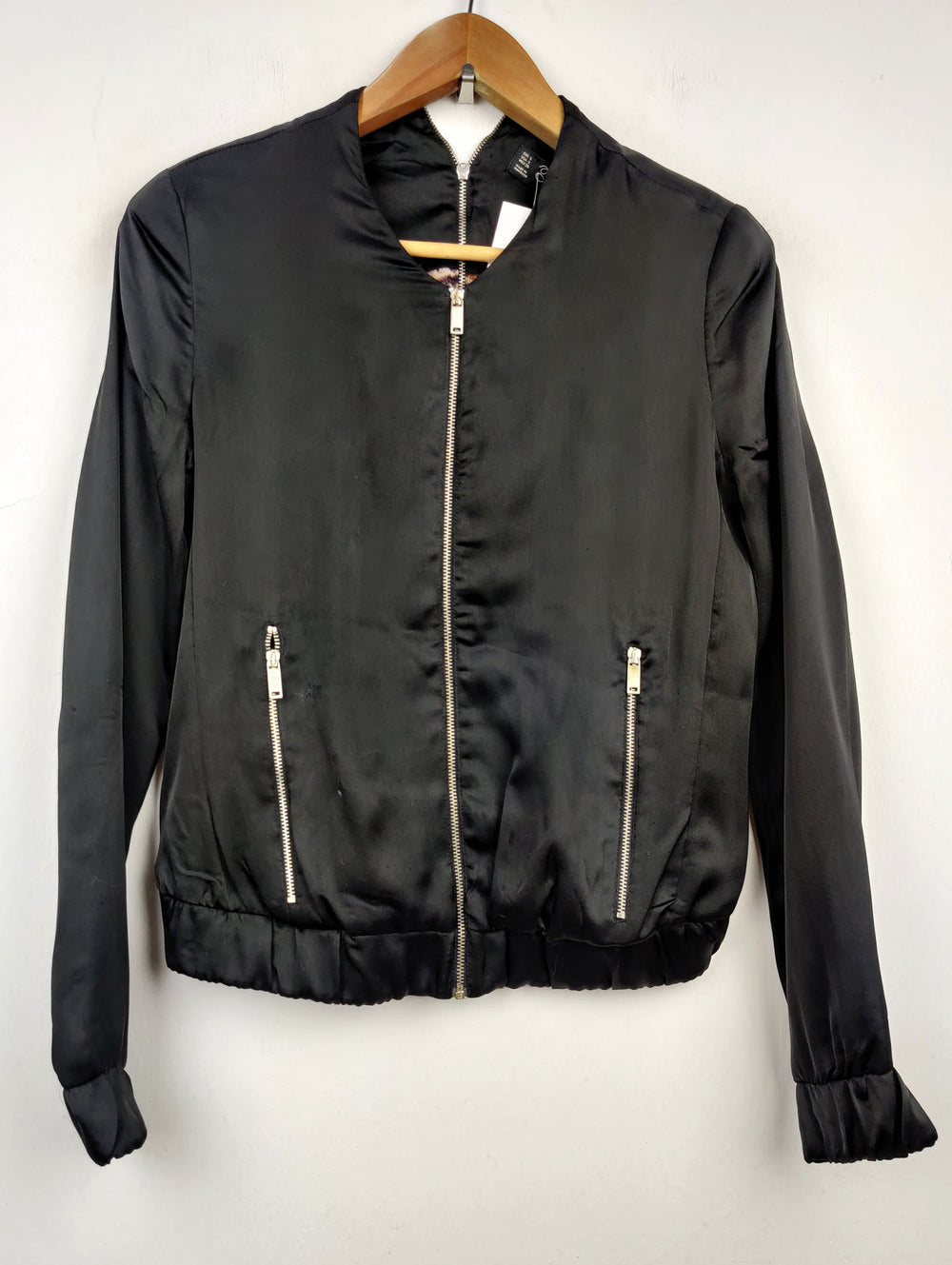 Buy online pre-used pre-loved 100% authentic & Original branded Trafaluc (JKT-538) available in Pakistan. Top international brands avilable.