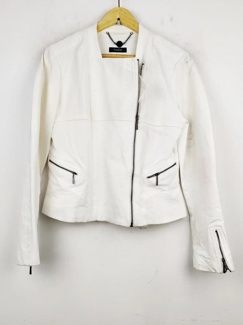 Buy online pre-used pre-loved 100% authentic & Original branded Autograpgh (JKT-546) available in Pakistan. Top international brands avilable.