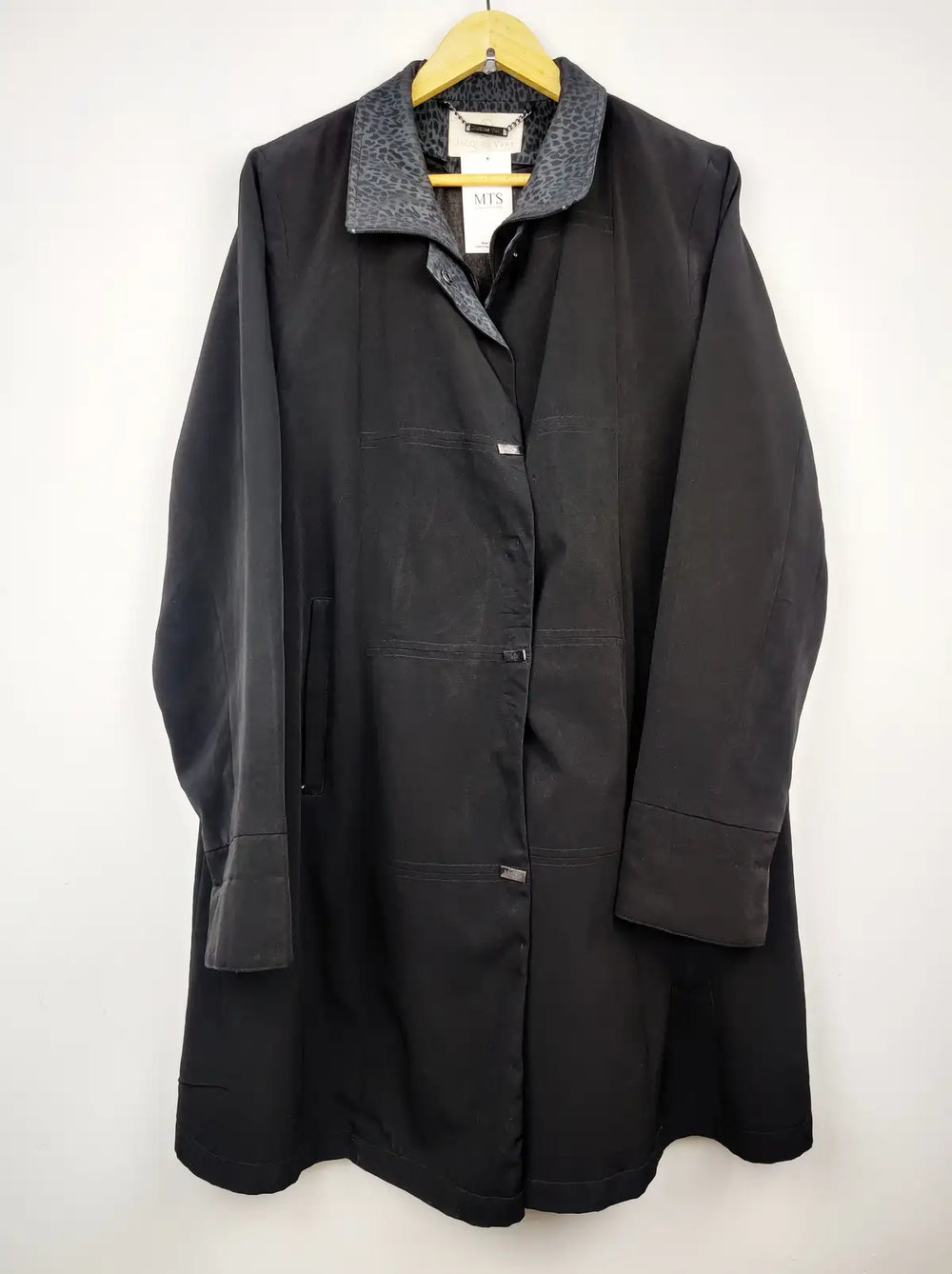 Buy online pre-used pre-loved 100% authentic & Original branded Jacques Vert (JKT-559) available in Pakistan. Top international brands avilable.