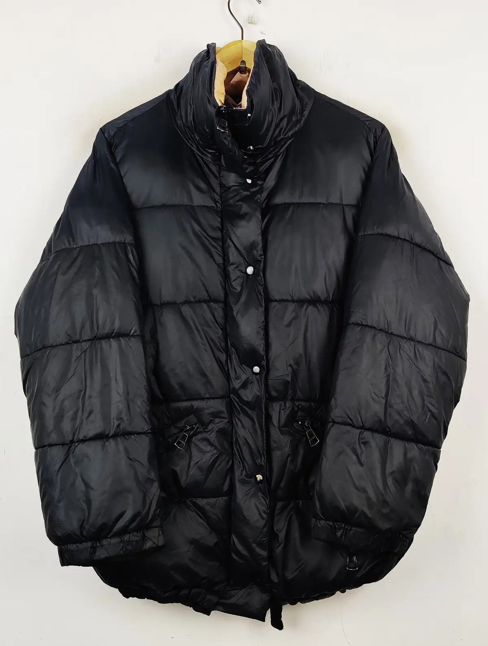 Buy online pre-used pre-loved 100% authentic & Original branded Unknown Brand (JKT-631) available in Pakistan. Top international brands avilable.