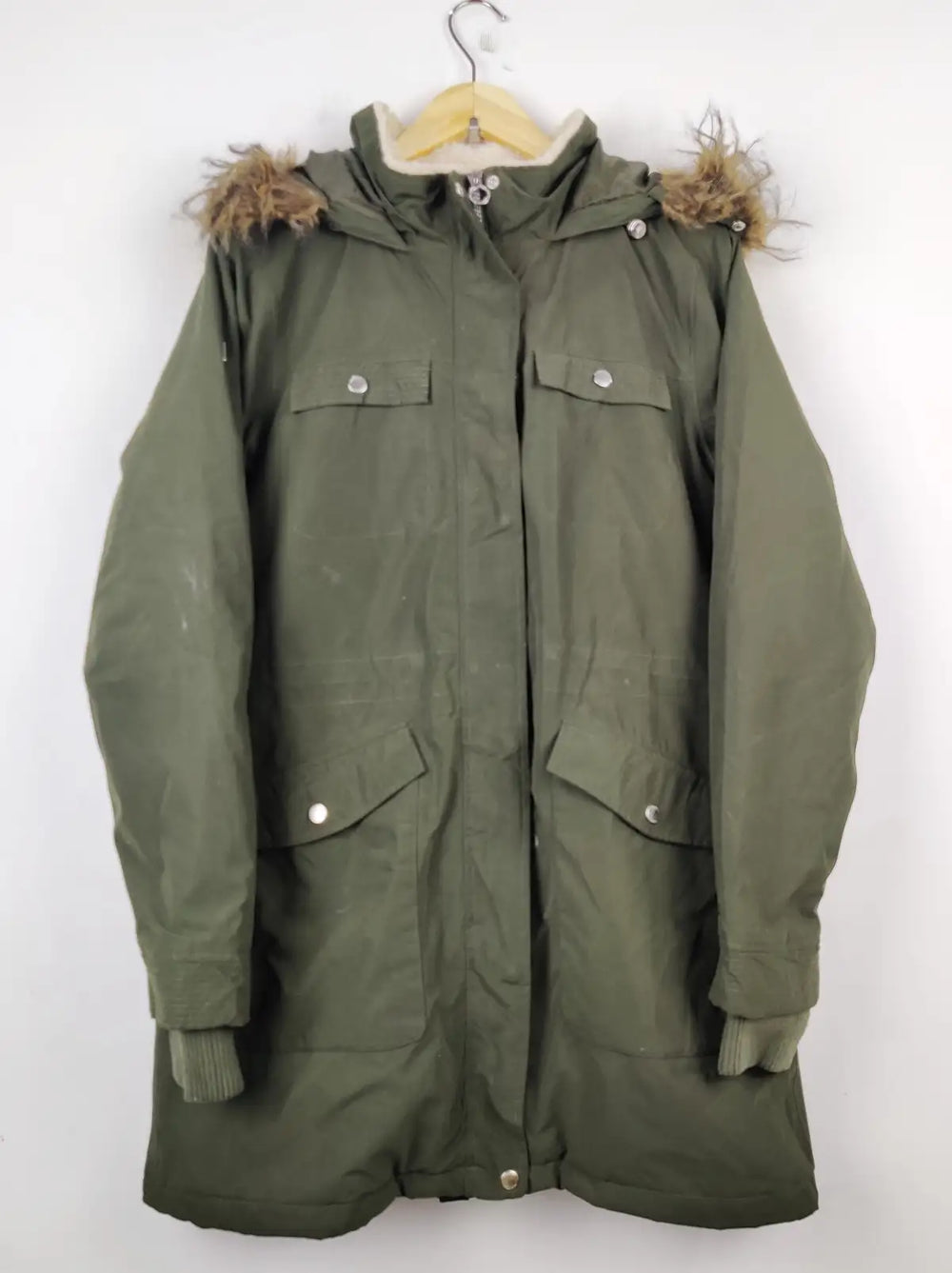 Buy online pre-used pre-loved 100% authentic & Original branded Regatta (JKT-639) available in Pakistan. Top international brands avilable.