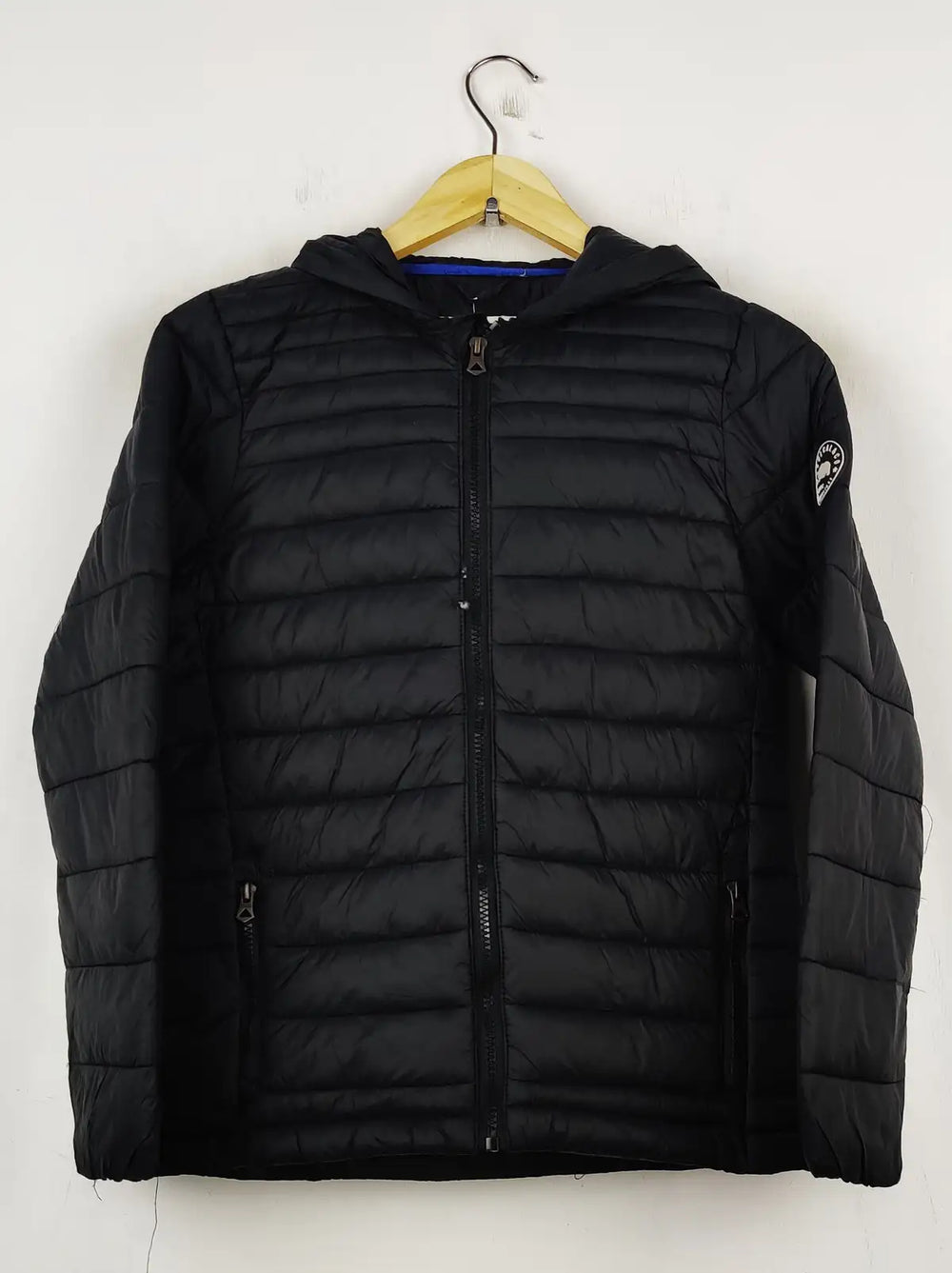 Buy online pre-used pre-loved 100% authentic & Original branded Soulcal&Co (JKT-642) available in Pakistan. Top international brands avilable.