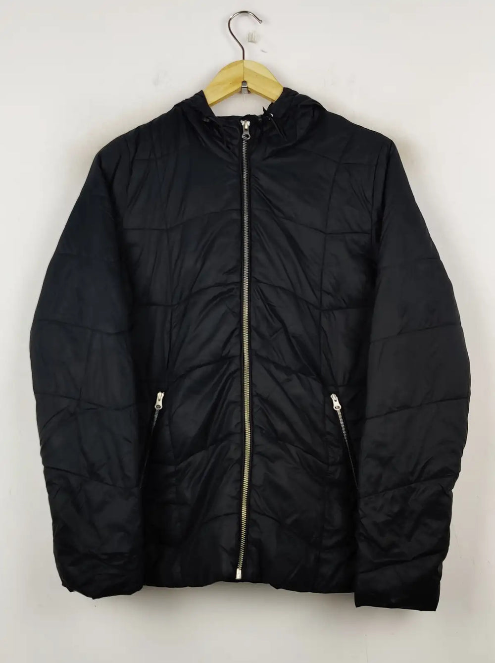 Buy online pre-used pre-loved 100% authentic & Original branded Esmara (JKT-664) available in Pakistan. Top international brands avilable.