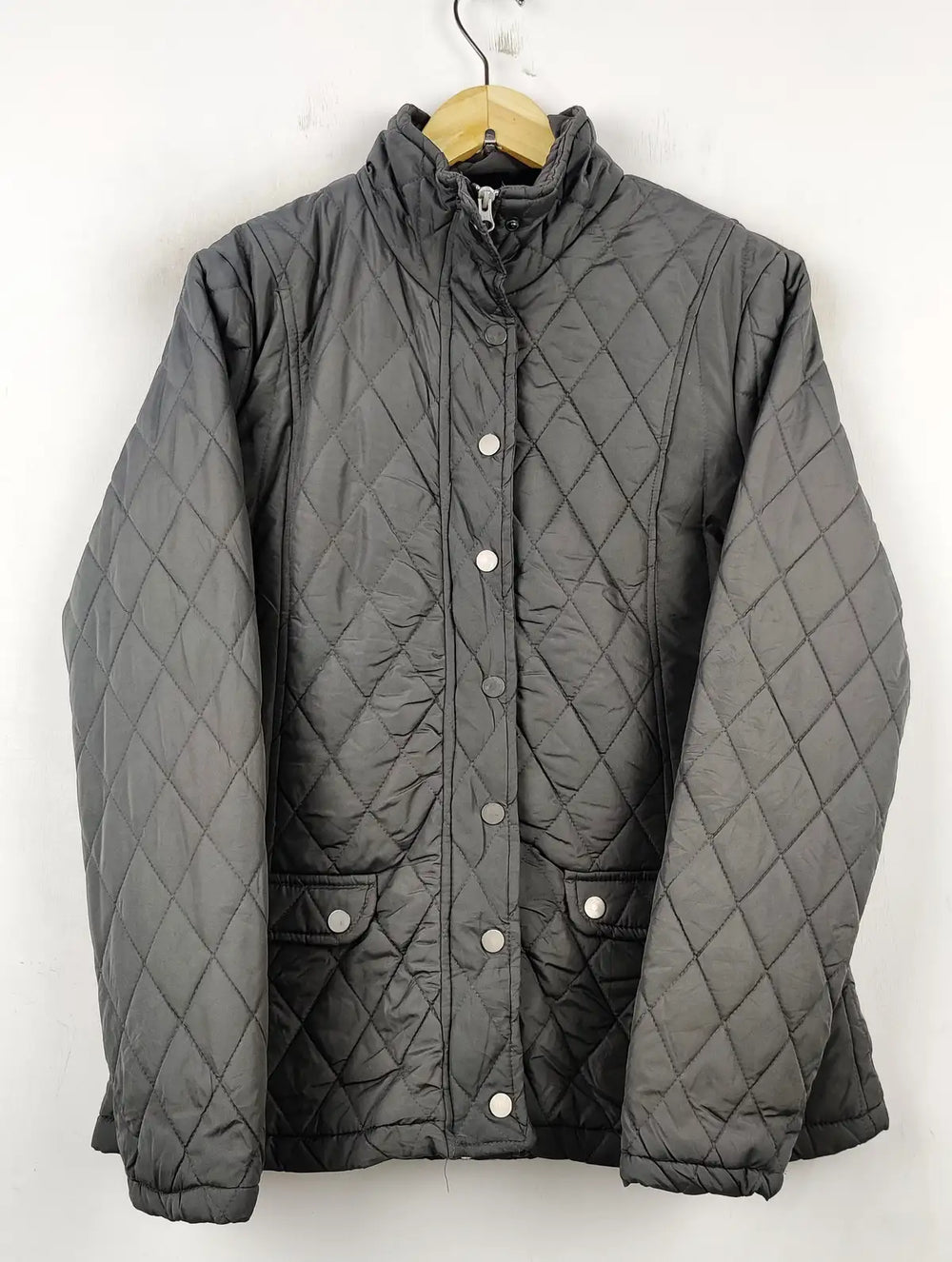 Buy online pre-used pre-loved 100% authentic & Original branded Esmara (JKT-666) available in Pakistan. Top international brands avilable.