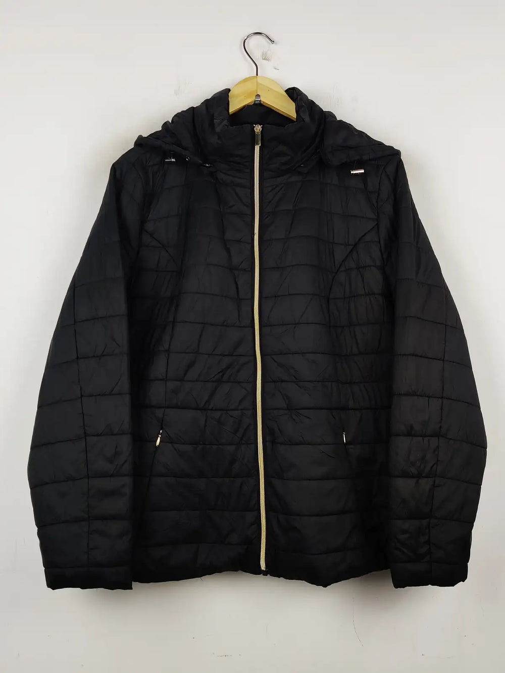 Buy online pre-used pre-loved 100% authentic & Original branded F&F (JKT-667) available in Pakistan. Top international brands avilable.