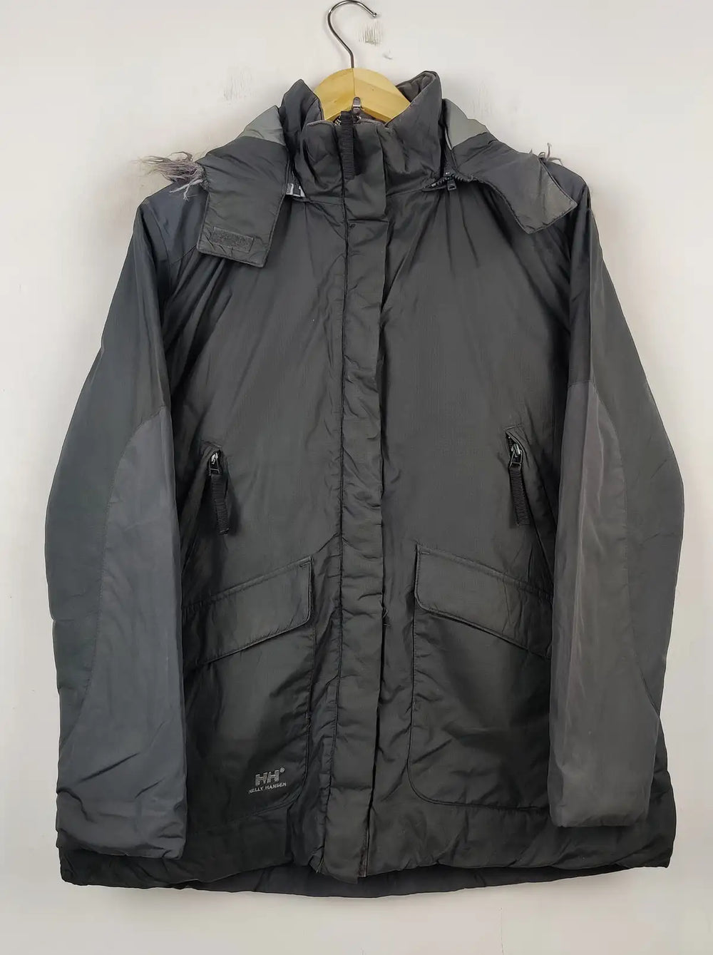 Buy online pre-used pre-loved 100% authentic & Original branded Helly Hansen (JKT-669) available in Pakistan. Top international brands avilable.