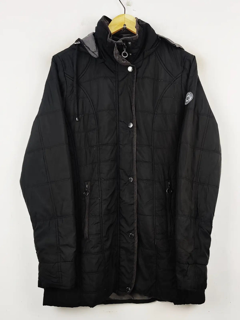 Buy online pre-used pre-loved 100% authentic & Original branded Danwear (JKT-698) available in Pakistan. Top international brands avilable.