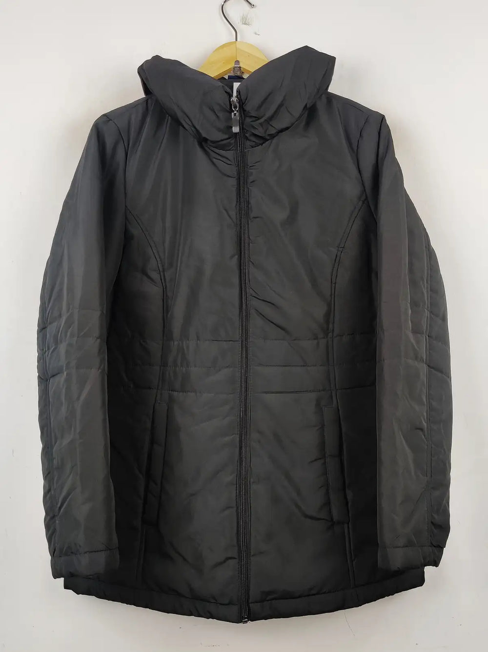 Buy online pre-used pre-loved 100% authentic & Original branded Esmara (JKT-701) available in Pakistan. Top international brands avilable.