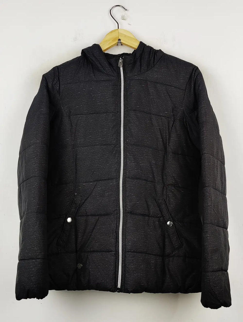 Buy online pre-used pre-loved 100% authentic & Original branded Authentic Vintage (JKT-702) available in Pakistan. Top international brands avilable.