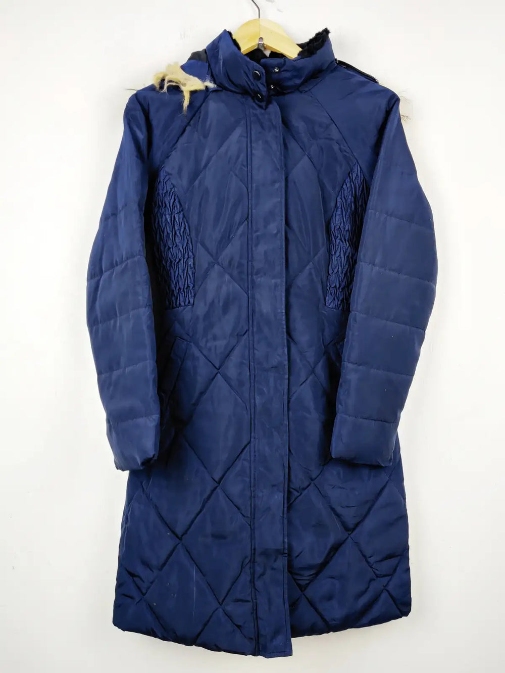 Buy online pre-used pre-loved 100% authentic & Original branded Tu (JKT-719) available in Pakistan. Top international brands avilable.