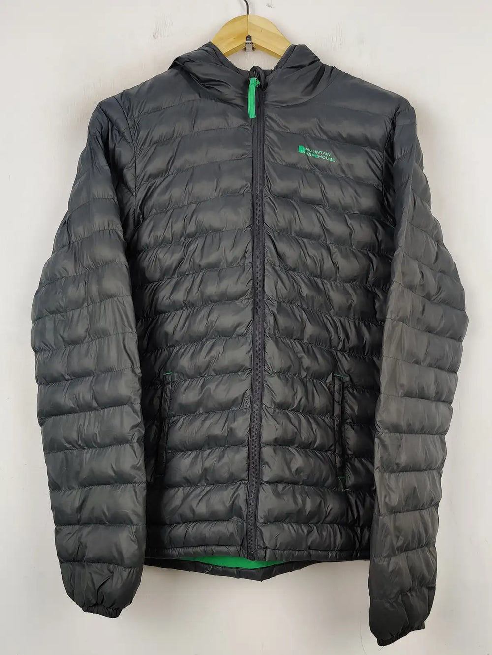 Buy online pre-used pre-loved 100% authentic & Original branded Mountain Warehouse (JKT-722) available in Pakistan. Top international brands avilable.
