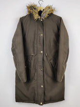 Buy online pre-used pre-loved 100% authentic & Original branded Unknown Brand (JKT-725) available in Pakistan. Top international brands avilable.