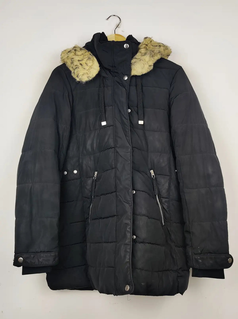 Buy online pre-used pre-loved 100% authentic & Original branded Zara (JKT-740) available in Pakistan. Top international brands avilable.