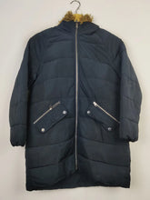 Buy online pre-used pre-loved 100% authentic & Original branded Zara (JKT-828) available in Pakistan. Top international brands avilable.