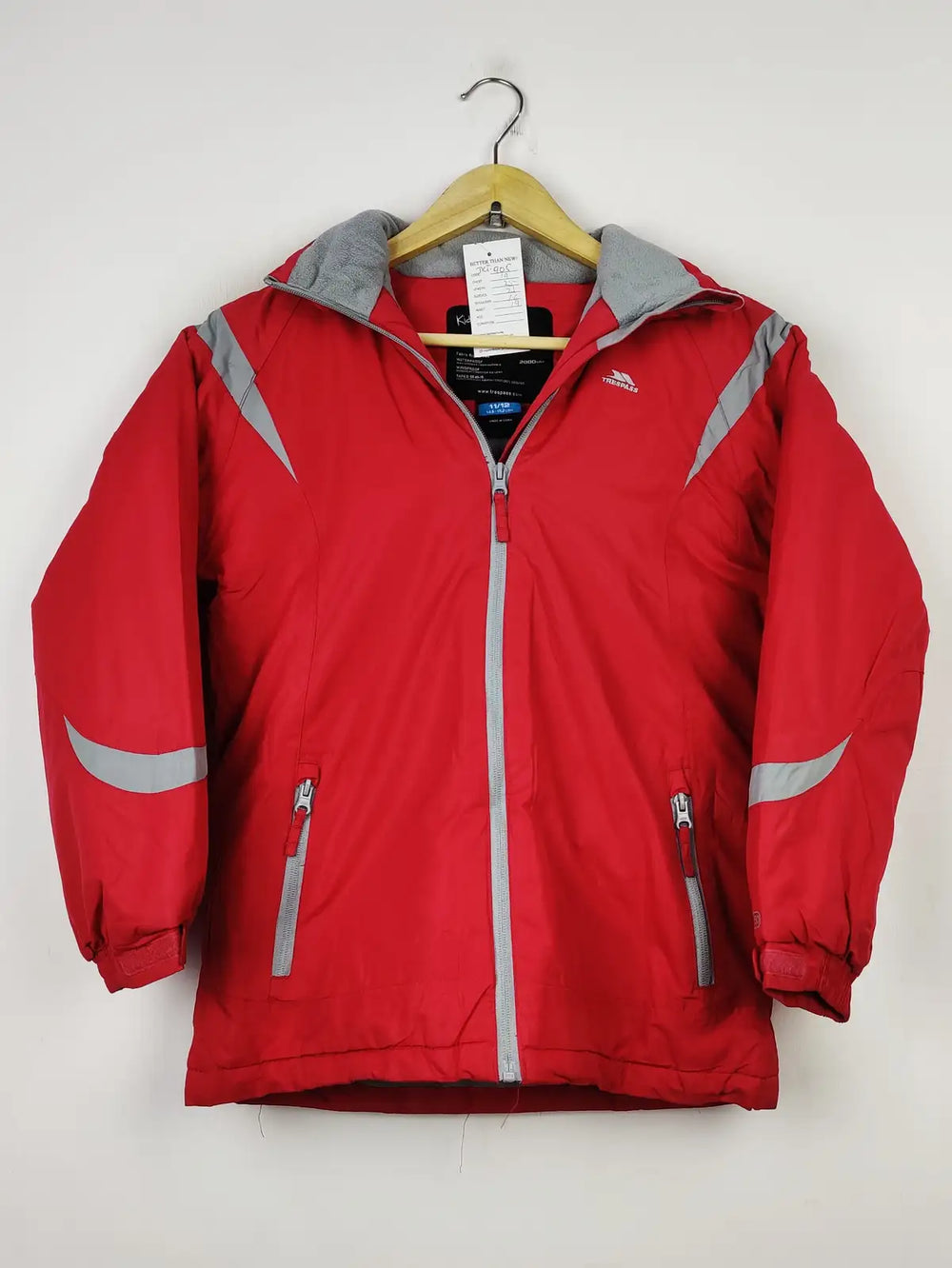 Buy online pre-used pre-loved 100% authentic & Original branded Trespass (JKT-905) available in Pakistan. Top international brands avilable.