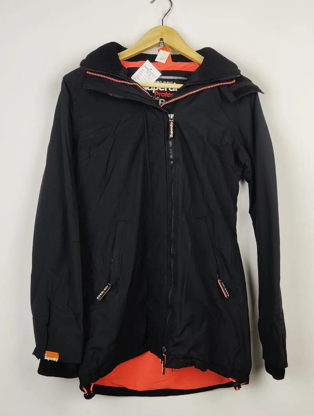 Buy online pre-used pre-loved 100% authentic & Original branded Superdry (JKT-957) available in Pakistan. Top international brands avilable.