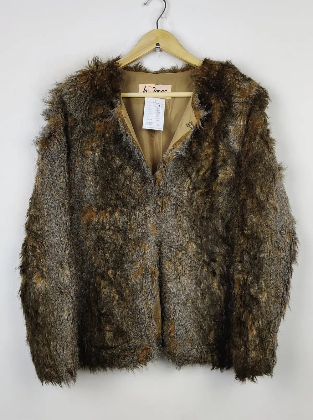 Buy online pre-used pre-loved 100% authentic & Original branded H&Jones (JKT-971) available in Pakistan. Top international brands avilable.