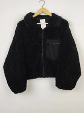 Buy online pre-used pre-loved 100% authentic & Original branded Zara (JKT-980) available in Pakistan. Top international brands avilable.