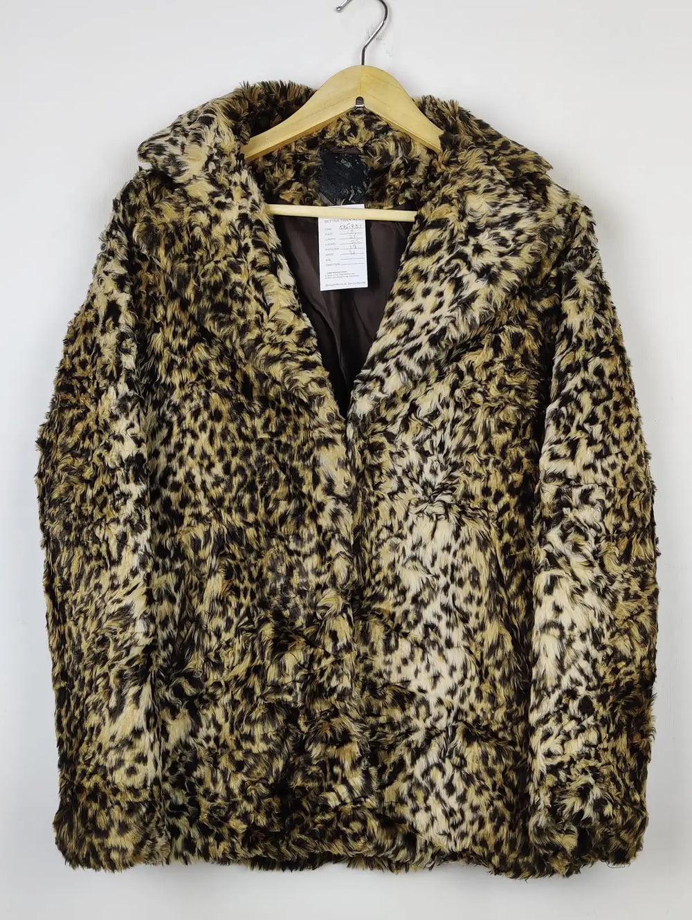 Buy online pre-used pre-loved 100% authentic & Original branded Atmosphere (JKT-981) available in Pakistan. Top international brands avilable.