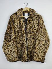 Buy online pre-used pre-loved 100% authentic & Original branded Unknown Brand (JKT-996) available in Pakistan. Top international brands avilable.