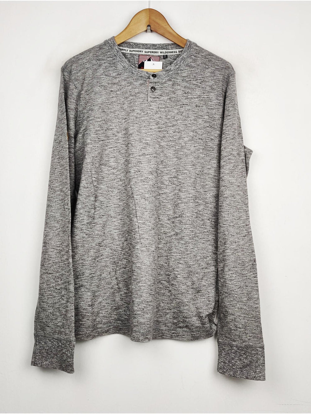 Buy online pre-used pre-loved 100% authentic & Original branded Superdry (JS-2285) available in Pakistan. Top international brands avilable.