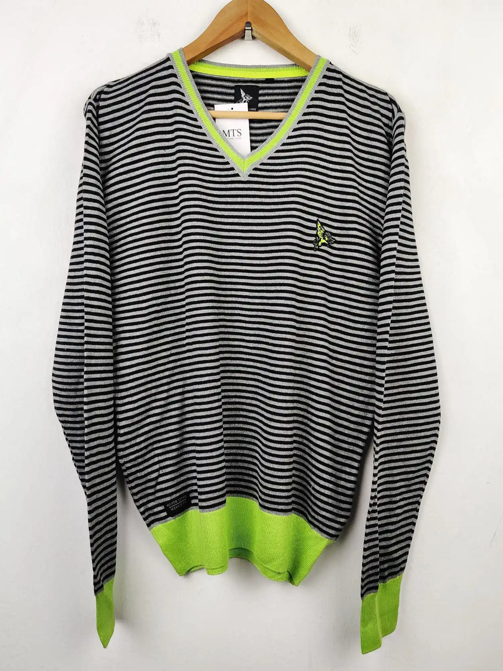 Buy online pre-used pre-loved 100% authentic & Original branded Henleys (JS-2957) available in Pakistan. Top international brands avilable.