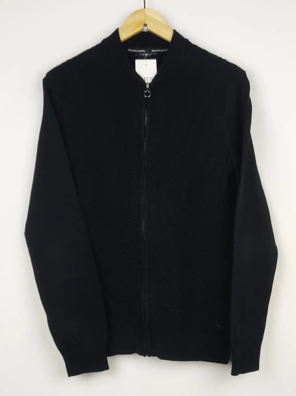 Buy online pre-used pre-loved 100% authentic & Original branded Iveo (JS-4616) available in Pakistan. Top international brands avilable.