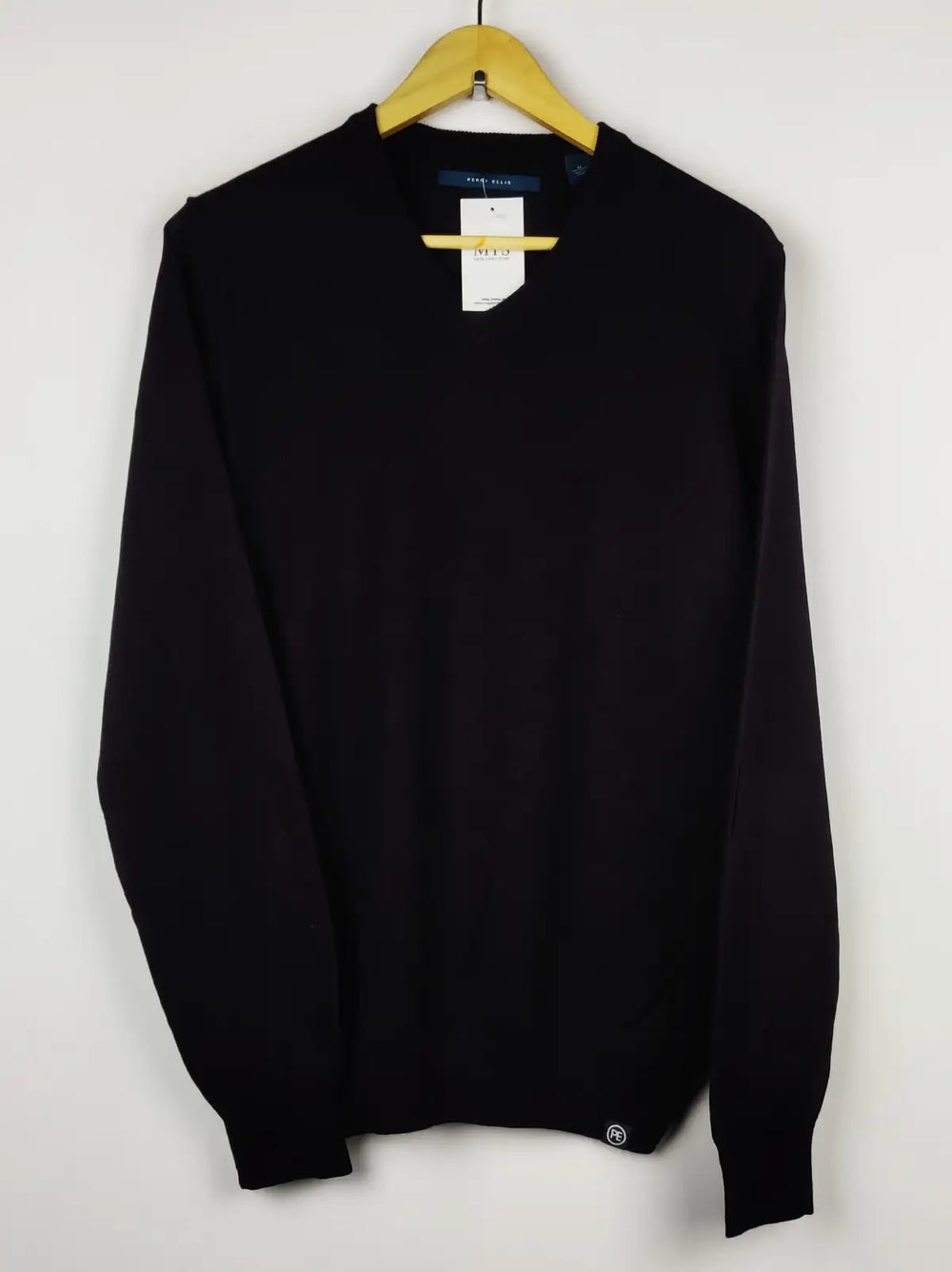 Buy online pre-used pre-loved 100% authentic & Original branded Perry Ellis (JS-4807) available in Pakistan. Top international brands avilable.