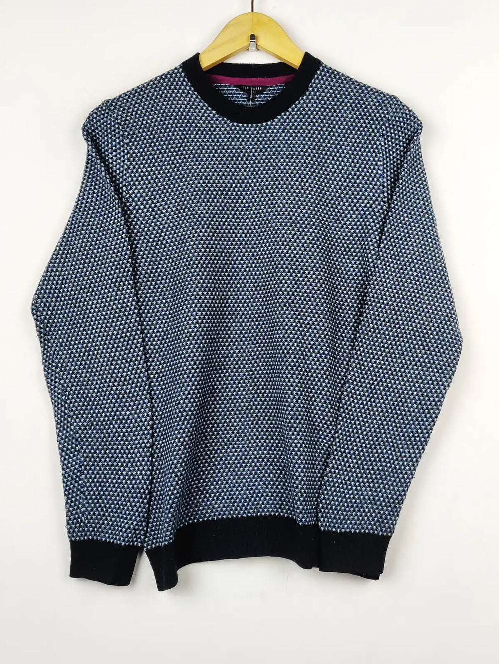 Buy online pre-used pre-loved 100% authentic & Original branded Ted Baker (JS-4841) available in Pakistan. Top international brands avilable.