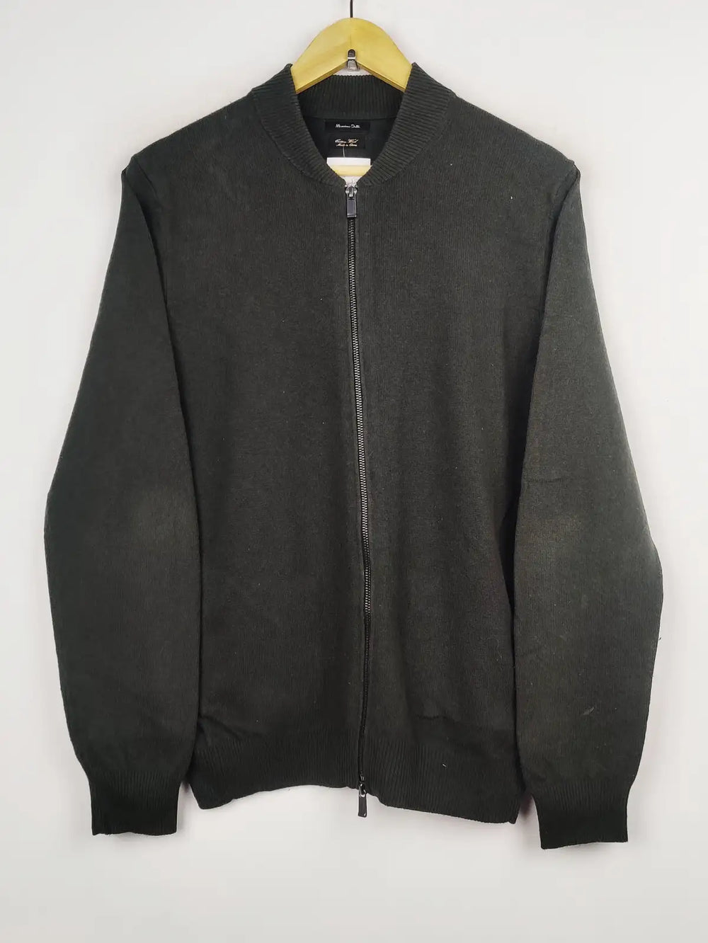 Buy online pre-used pre-loved 100% authentic & Original branded Massimo Dutti (JS-5833) available in Pakistan. Top international brands avilable.