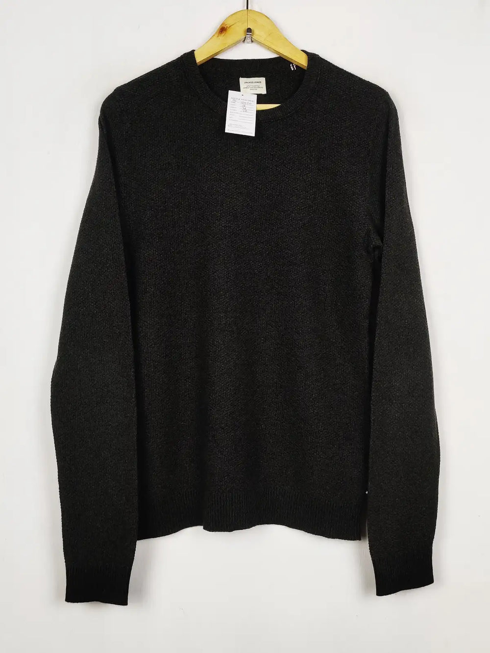 Buy online pre-used pre-loved 100% authentic & Original branded Jack & Jones (JS-8020) available in Pakistan. Top international brands avilable.