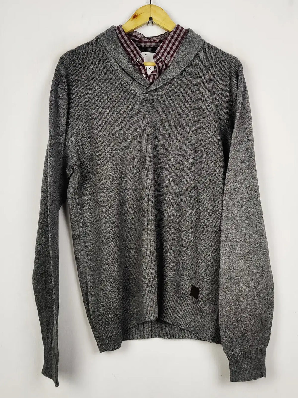 Buy online pre-used pre-loved 100% authentic & Original branded Code (JS-8145) available in Pakistan. Top international brands avilable.