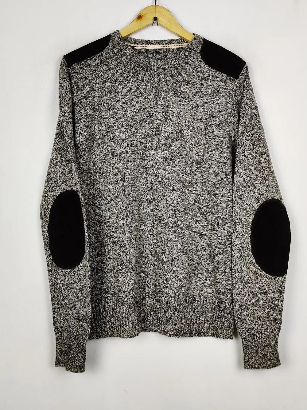 Buy online pre-used pre-loved 100% authentic & Original branded Unknown Brand (JS-8159) available in Pakistan. Top international brands avilable.