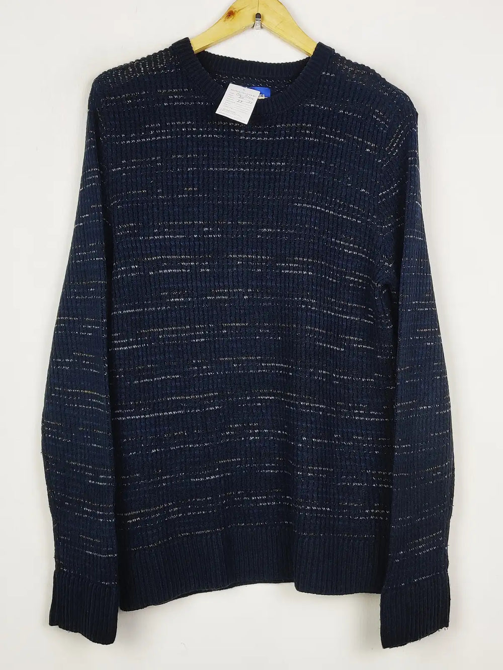 Buy online pre-used pre-loved 100% authentic & Original branded Jack & Jones (JS-8401) available in Pakistan. Top international brands avilable.