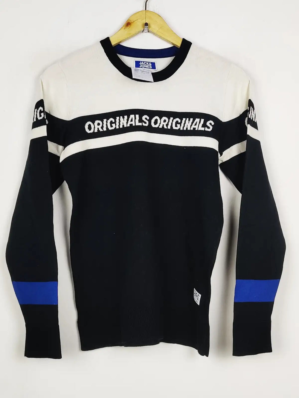 Buy online pre-used pre-loved 100% authentic & Original branded Jack & Jones (JS-8458) available in Pakistan. Top international brands avilable.