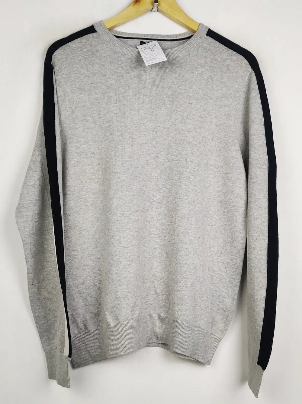 Buy online pre-used pre-loved 100% authentic & Original branded Burton (JS-8679) available in Pakistan. Top international brands avilable.