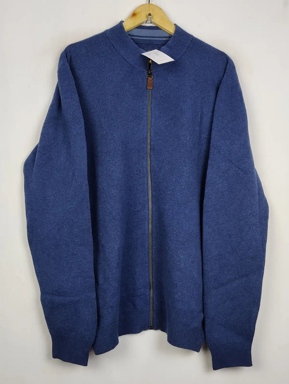 Buy online pre-used pre-loved 100% authentic & Original branded Paul Costelloe (JS-8895) available in Pakistan. Top international brands avilable.