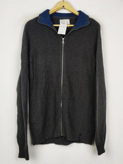Buy online pre-used pre-loved 100% authentic & Original branded Jack & Jones (JS-9472) available in Pakistan. Top international brands avilable.