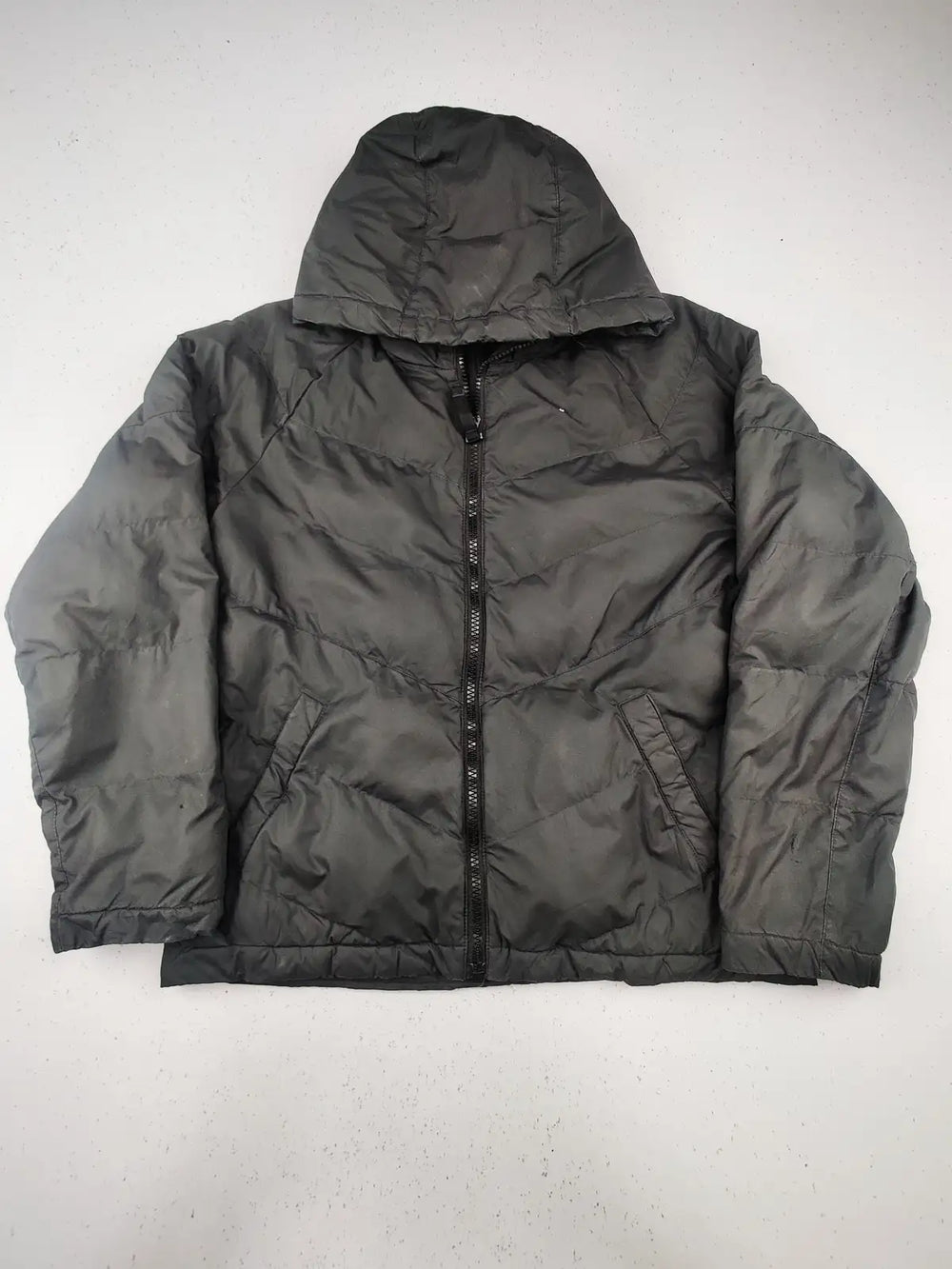 Buy online pre-used pre-loved 100% authentic & Original branded Nike (KJB-334) available in Pakistan. Top international brands avilable.